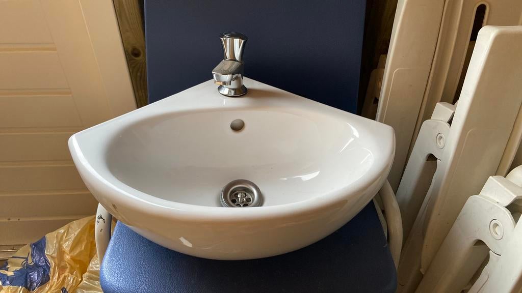 Wasbak geberit met kraan, Ophalen, Minder dan 50 cm, Zo goed als nieuw, Wasbak of Wastafel