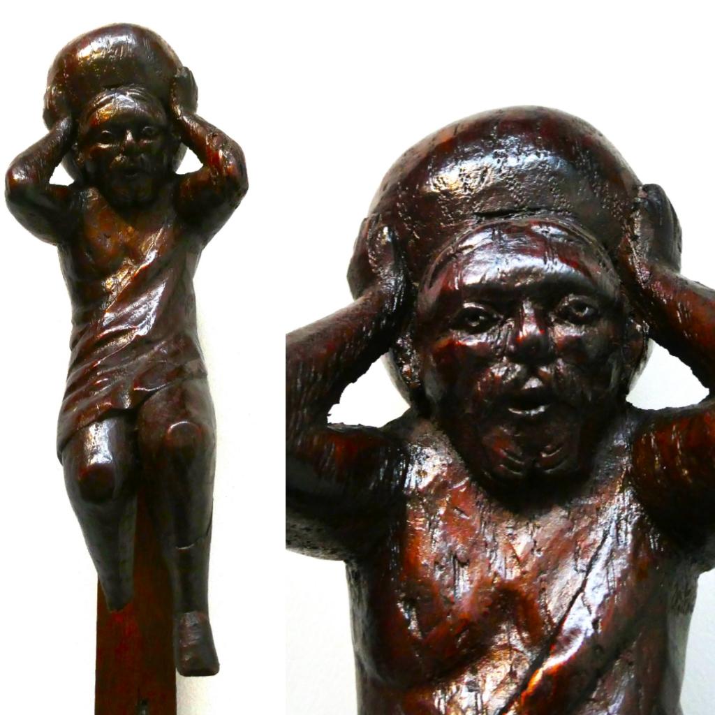 Houtgesneden beeld van Atlas met hemelgewelf, Antiek en Kunst, Ophalen of Verzenden, Handgemaakt, 20 - 50 cm, Beeld