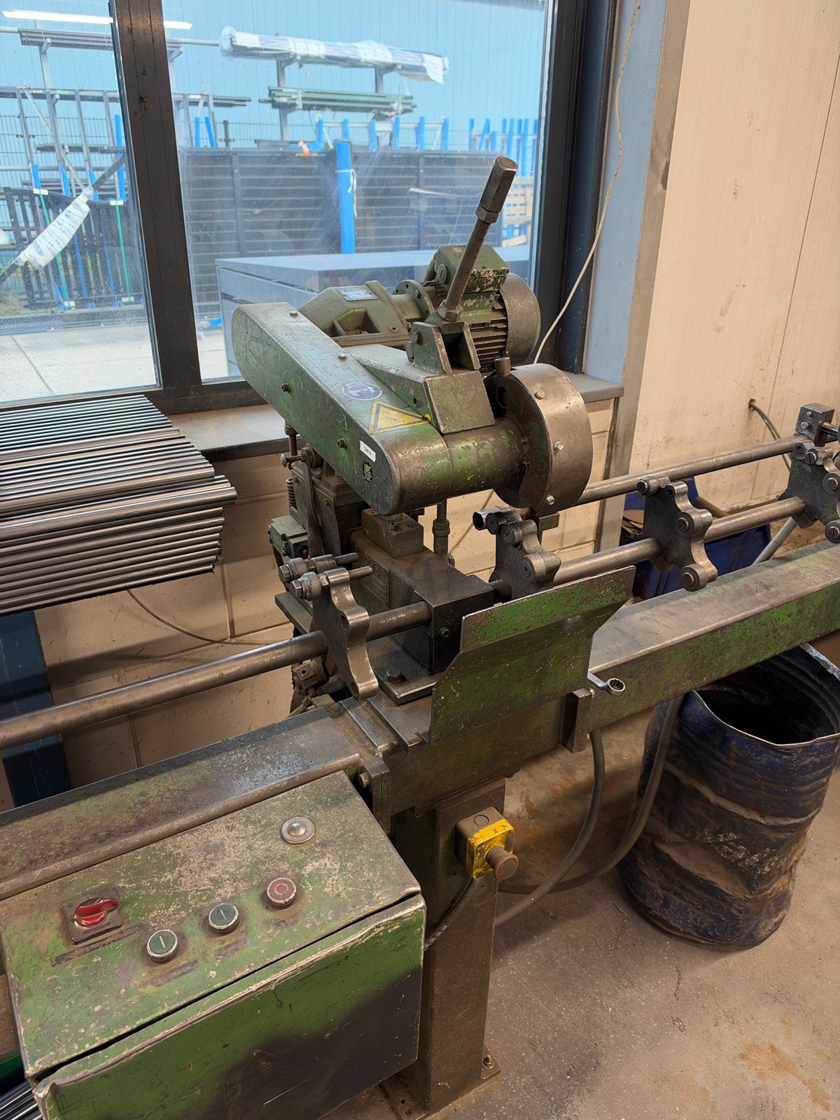 Buizensnijmachine  Ø16 mm – automatische start op aanslag, Ophalen