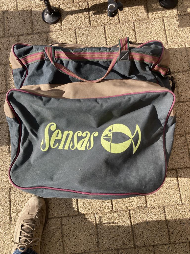 Te Koop EXTRA GROTE SENSAS Tas Nieuw heeft 7 vakken, Watersport en Boten, Hengelsport | Witvissen, Ophalen of Verzenden, Nieuw