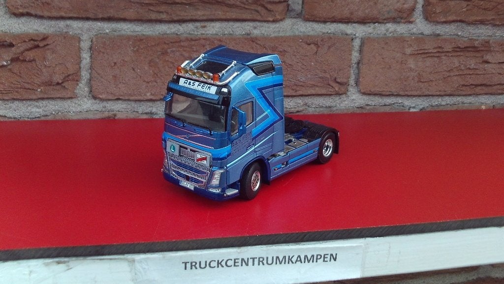 WSI  Volvo  FH4  Globetrotter  XL  van  T. Feik., Ophalen of Verzenden, Nieuw, Bus of Vrachtwagen, Wsi