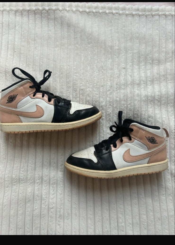 Nike Air Jordan 1 Mid - Roze/Zwart/Wit, Kleding | Dames, Schoenen, Ophalen of Verzenden, Sneakers of Gympen, Roze, Gedragen