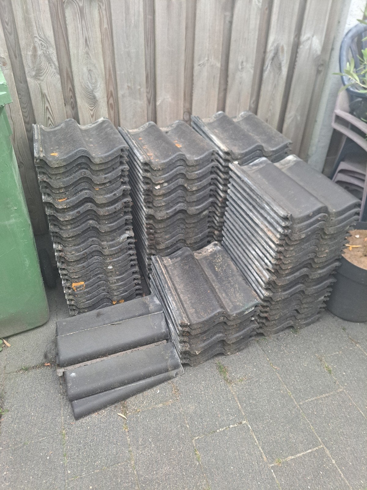 Sneldek beton dakpannen - Gebruikt, diverse aantallen, Doe-het-zelf en Verbouw, Dakpannen en Dakbedekking, Ophalen, Overige materialen