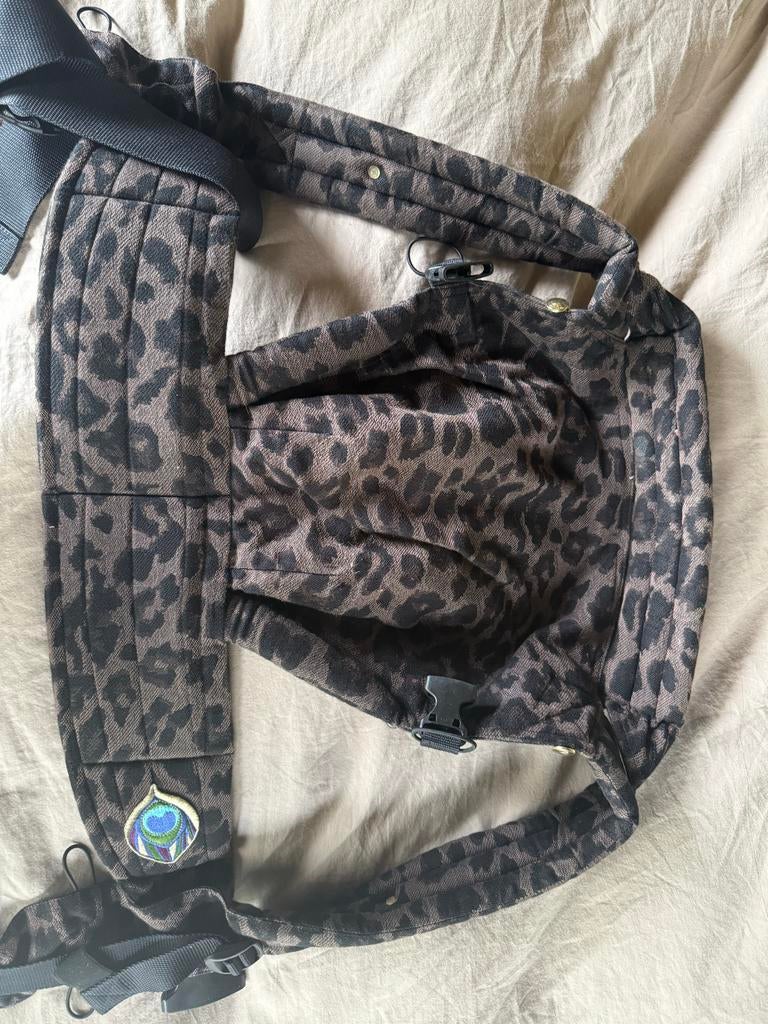 Artipoppe Zeitgeist Baby Carrier Leopard, Overige merken, Buik of Rug, Ophalen of Verzenden, Zo goed als nieuw