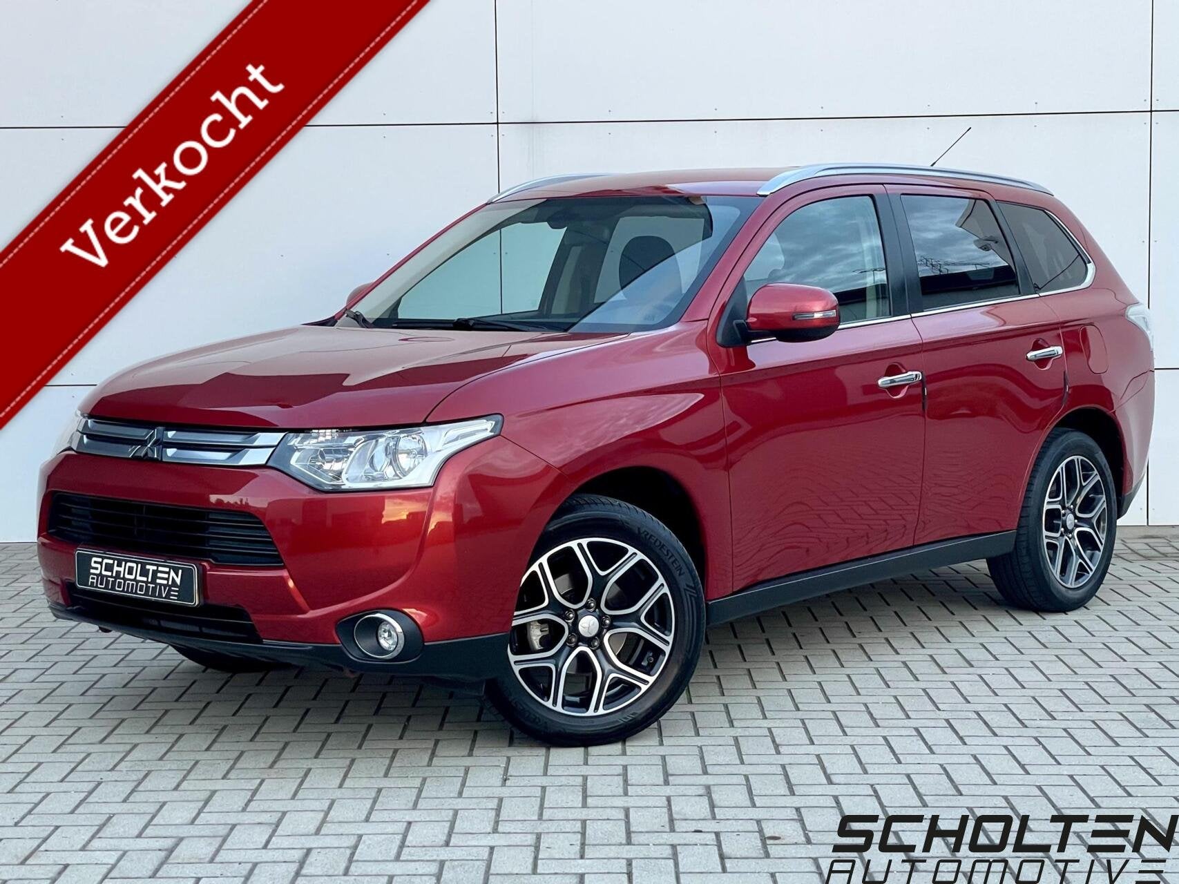 Mitsubishi Outlander 2.0 AUT 7 persoons Trekhaak Navi Camera, Auto's, Zwart, 4 cilinders, 150 pk, 7 stoelen