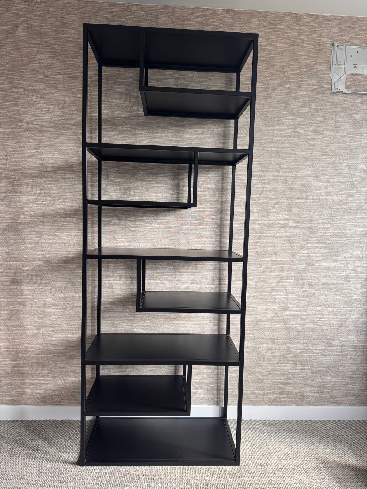 Zwarte metalen kast, Ophalen, Met plank(en), 200 cm of meer, 50 tot 100 cm