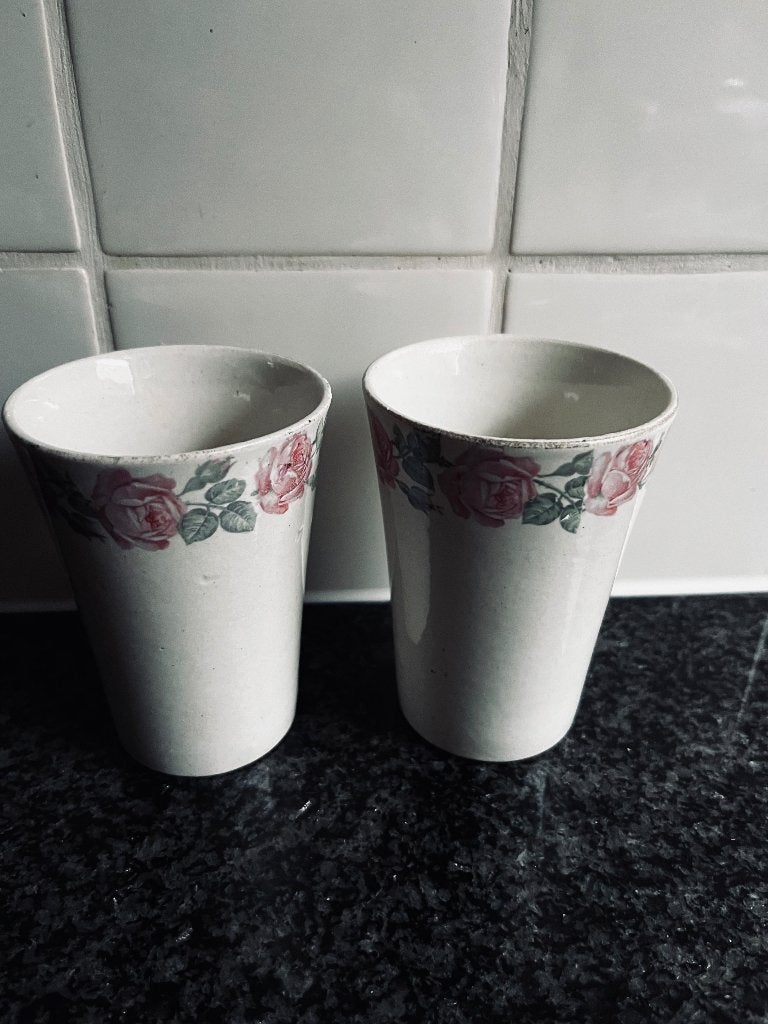 2 antieke bekers Société Céramique Maastricht roze bloemen, Antiek en Kunst, Antiek | Servies los, Ophalen of Verzenden