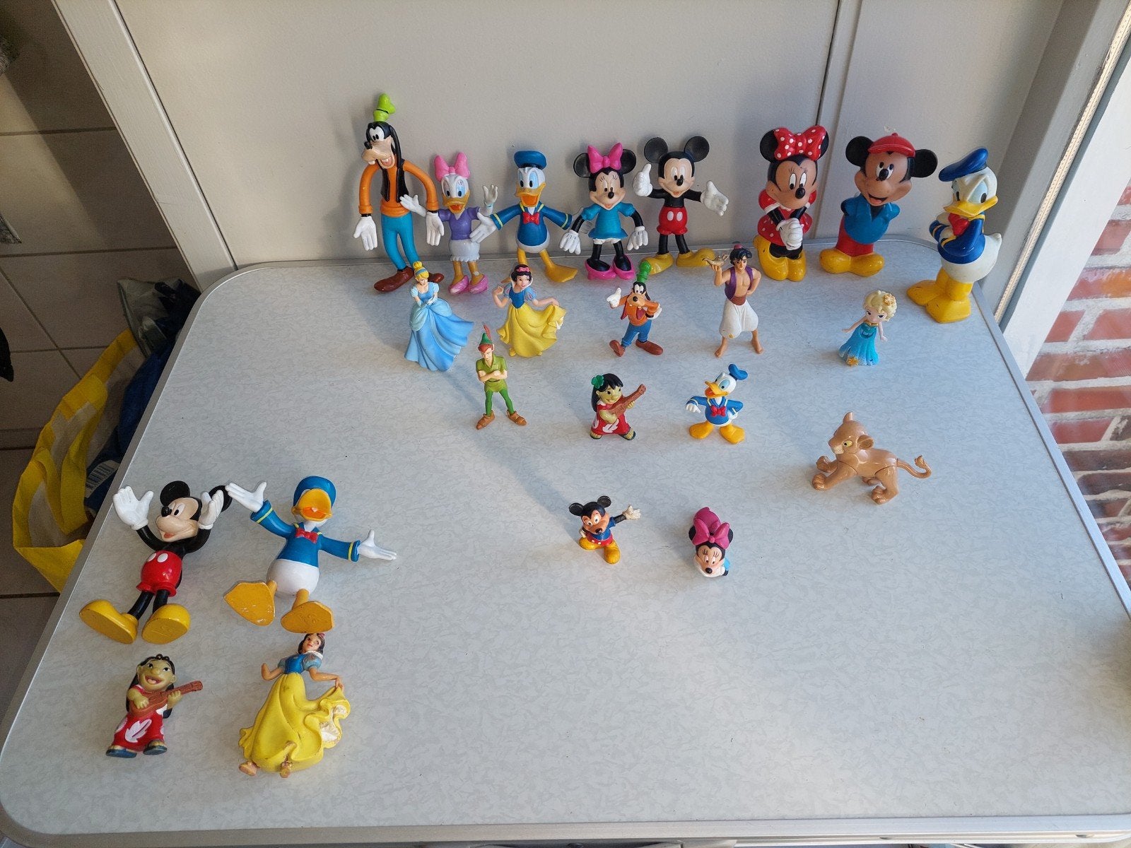 23 originele Disney poppetjes en figuren, Ophalen of Verzenden, Mickey Mouse, Zo goed als nieuw, Beeldje of Figuurtje