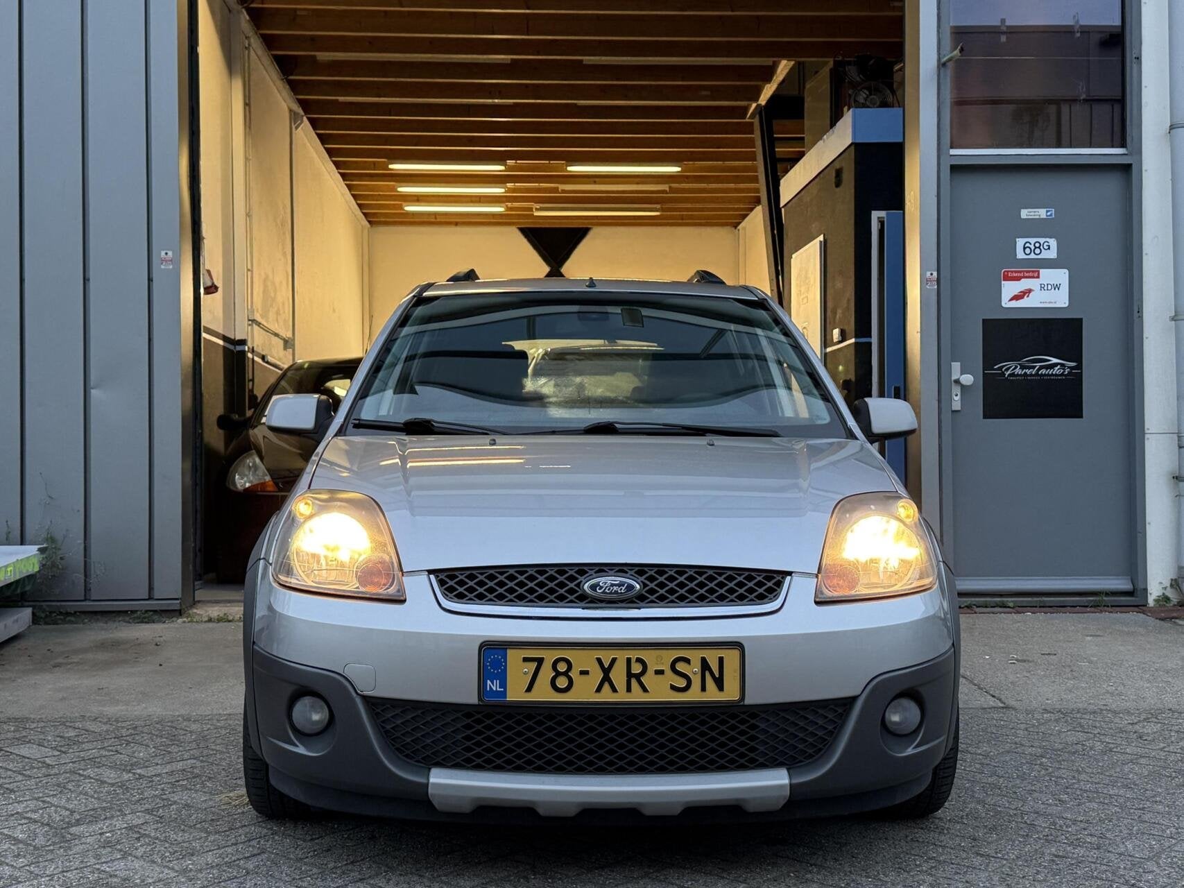Ford Fiesta 1.4-16V Crossroad|APK|NAP|5 Deuren|Airco|NW Riem, Voorwielaandrijving, 4 cilinders, Elektrische ramen, Origineel Nederlands