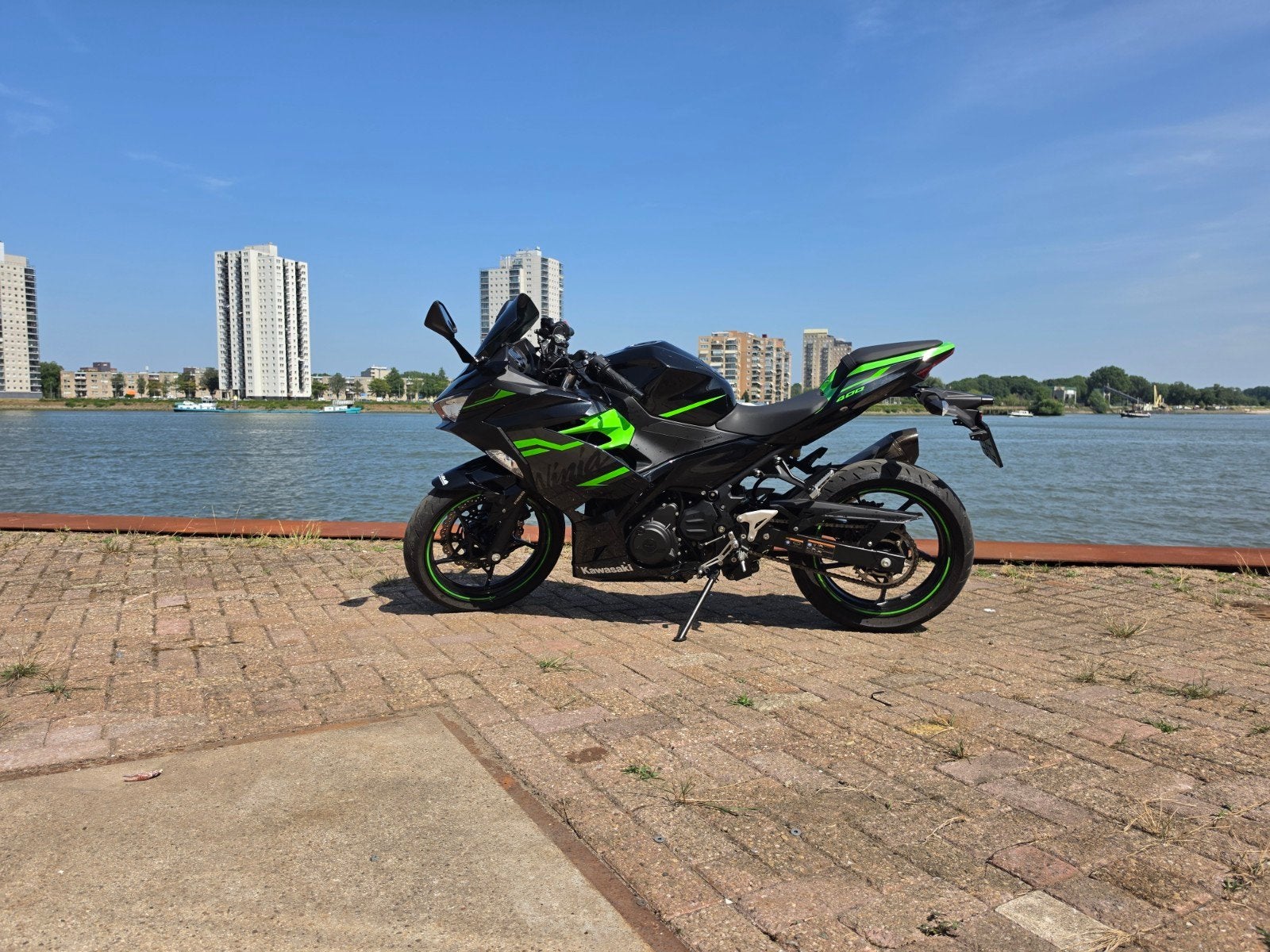 Kawasaki Ninja 400 - Sportieve A2 motor. Met Akrapovic!, 2 cilinders, Gebruikt, 399 cc, Minimaal motorrijbewijs A2