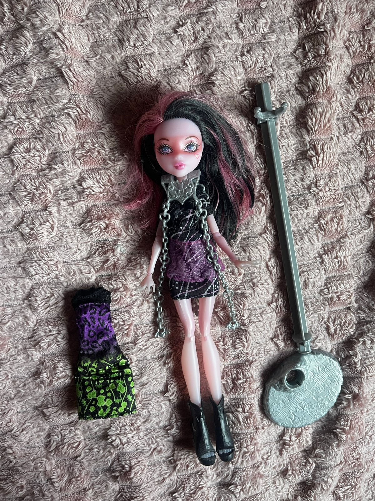 Monster High Draculaura pop met extra outfit en standaard, Ophalen of Verzenden, Gebruikt, Overige typen