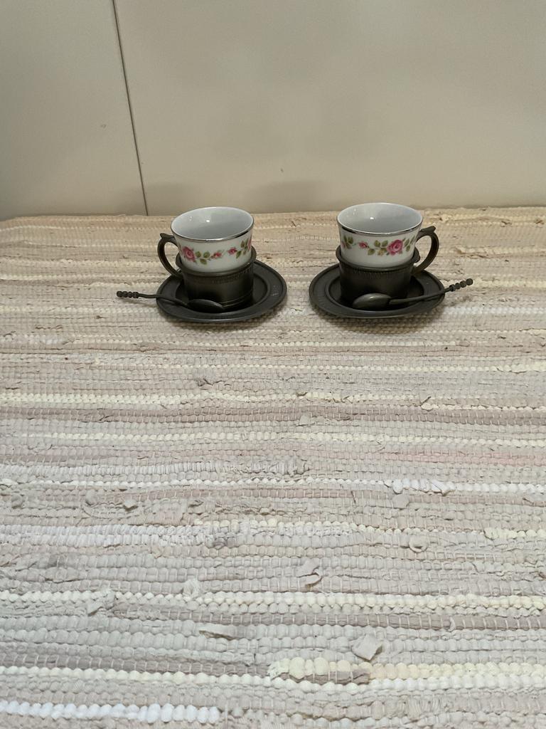 Tinnen kopjes met schotels en lepeltjes, set van 2, Ophalen of Verzenden
