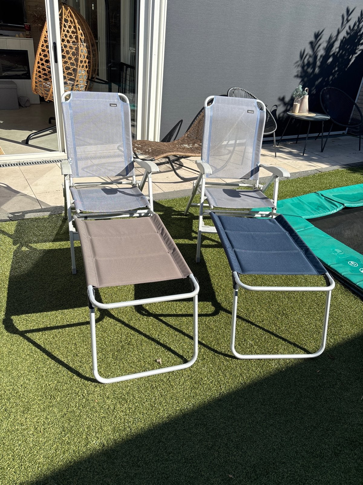 2x Ligstoel/Tuinstoel met voetenbank - Verstelbaar & Inklapb, Tuin en Terras, Ophalen, Gebruikt, Textileen, Inklapbaar