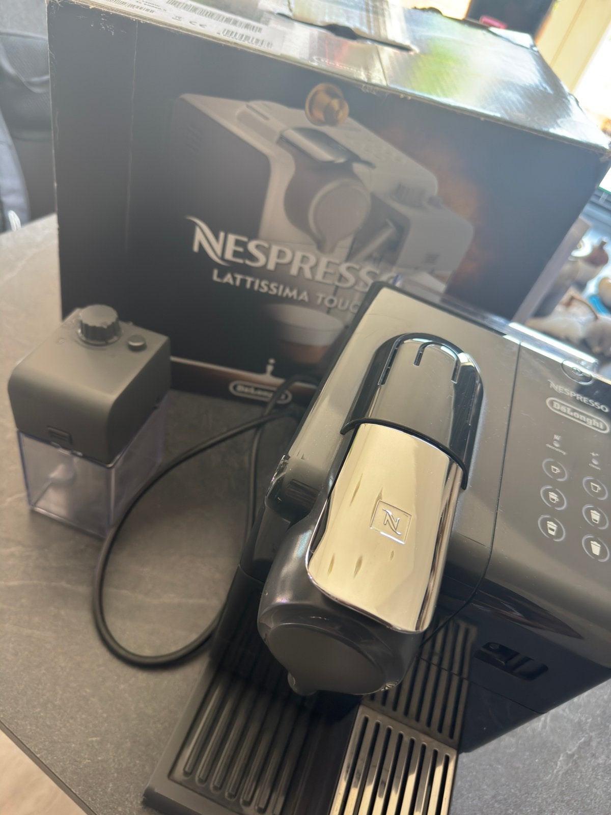 Nespresso Lattissima touch, Ophalen, Koffiepads en cups, Gebruikt, Koffiemachine