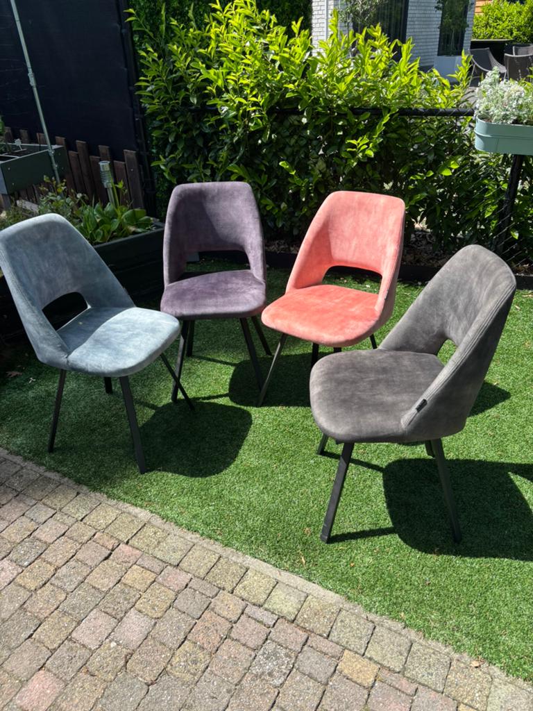 4  eetkamer stoelen in Nieuwstaat., Huis en Inrichting, Stoelen, Ophalen, Overige kleuren, Zo goed als nieuw, Vier