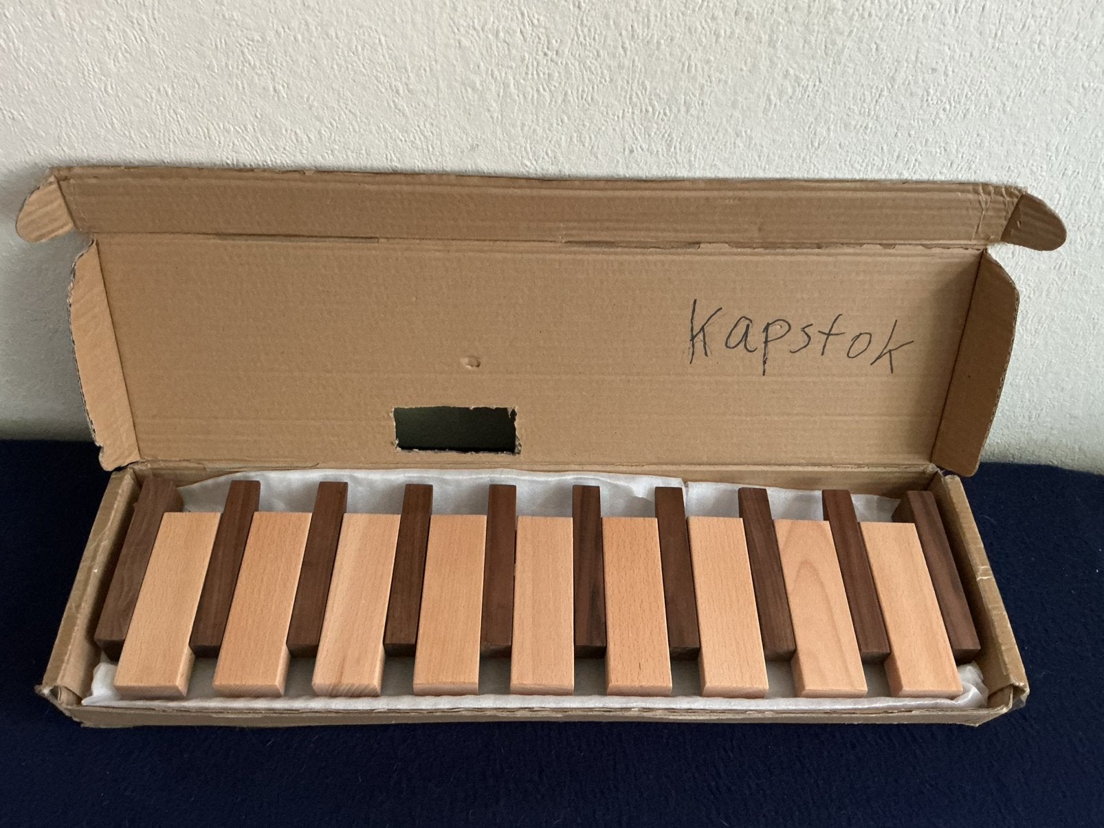 pianokapstok- nieuw in doos, Wandkapstok, Nieuw, Ophalen of Verzenden, Minder dan 100 cm
