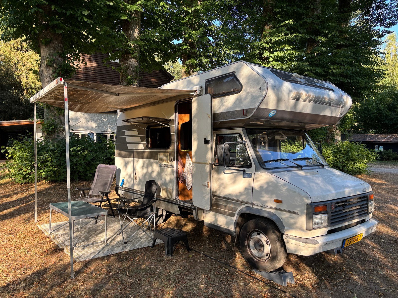 Nog deze zomer op pad met mooie, handige camper!, Caravans en Kamperen, Campers, Overige merken, Alkoof, Luifel, Treinzit