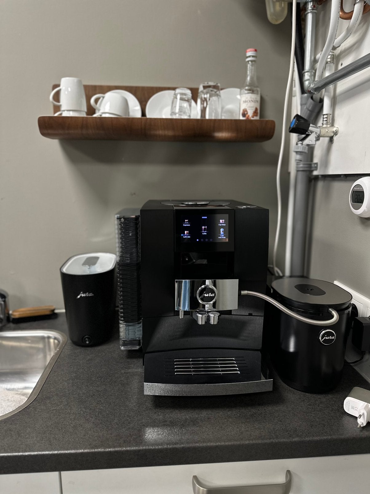 Jura Z10 met Cool Control 1L en kopjeswarmer S, Ophalen of Verzenden, Zo goed als nieuw, Koffiemachine, Koffiebonen