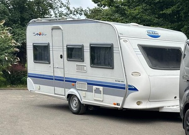 Caravan Hobby 450~2003~Mover~voortent+luifel+erker~vast bed, Rondzit, Hobby, 750 - 1000 kg, Mover