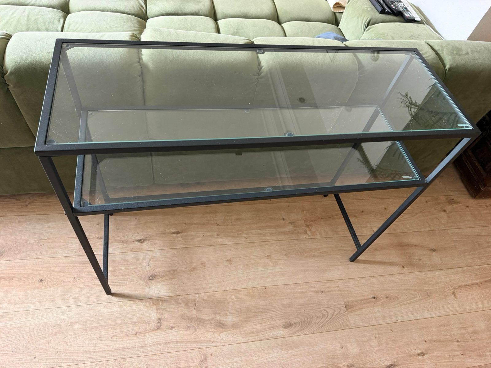 Gratis; zwarte glazen sidetable (100 cm), Ophalen, Zo goed als nieuw