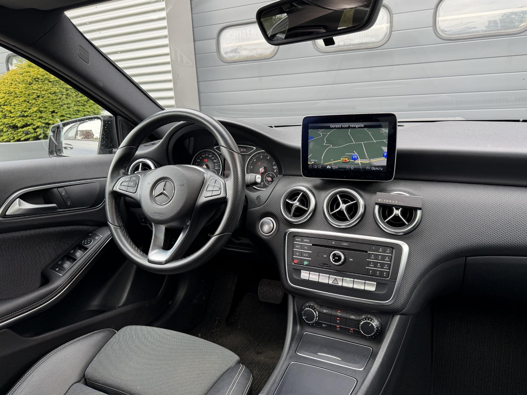 Mercedes-Benz A-klasse 160 AMG | Panoramadak | Camera | Navi, Auto's, Gebruikt, 4 cilinders, Bedrijf, 19 km/l