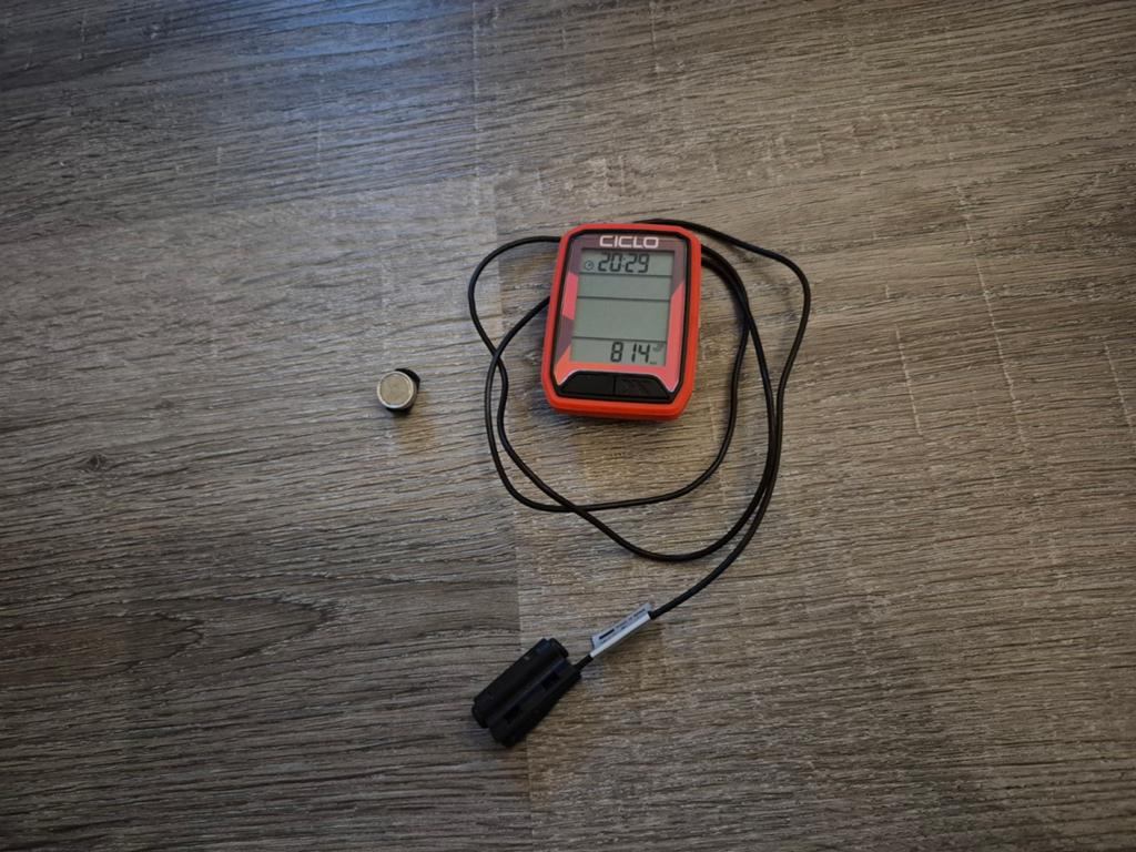 CICLO Fietscomputer met 4-regelig display (kilometerteller), Fietsen en Brommers, Fietsaccessoires | Fietscomputers, Verzenden