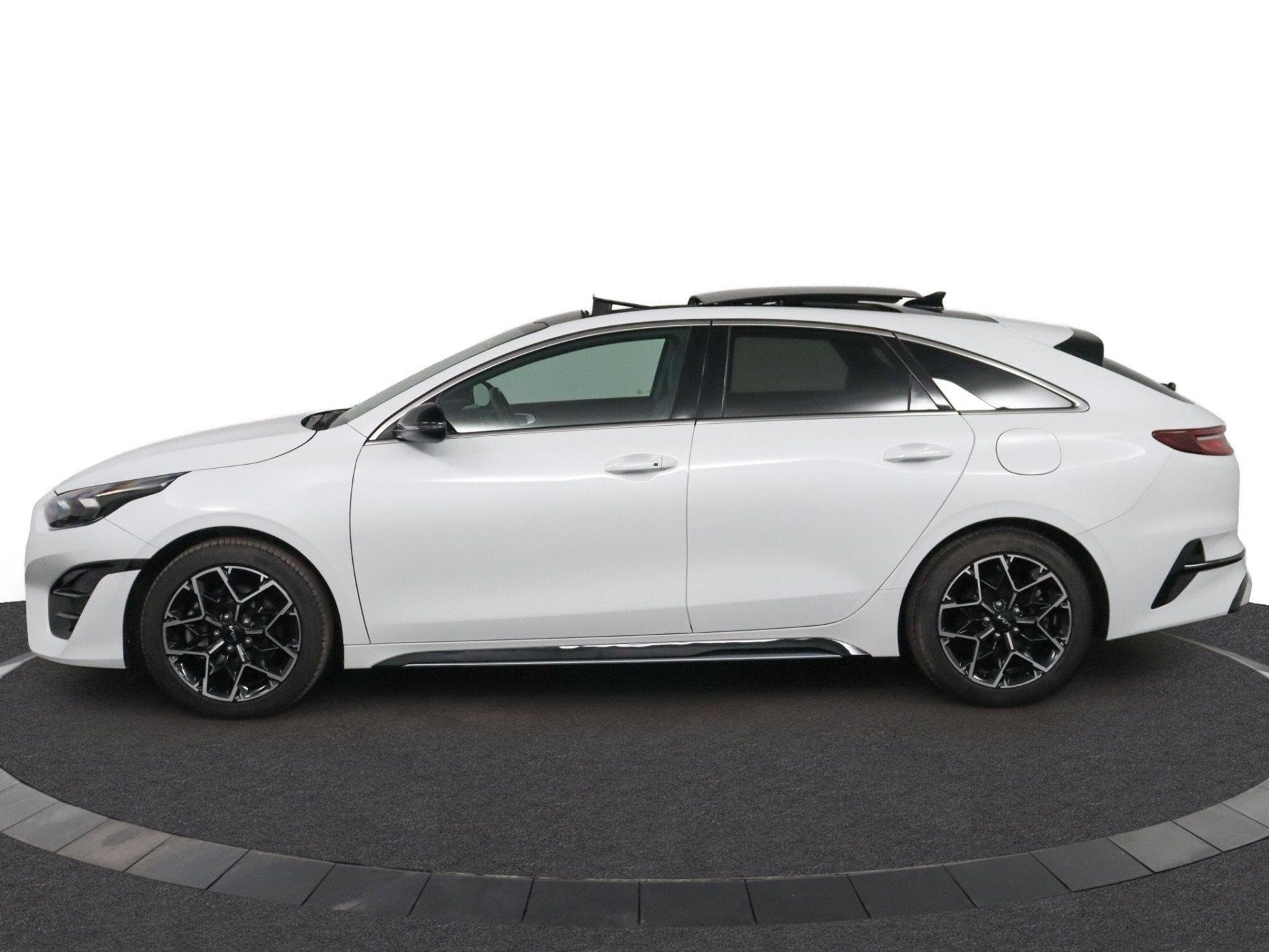 Kia ProCeed 1.5 T-GDi GT-Line - Elektrische Stoel - JBL Audi, 1325 kg, Gebruikt, 4 cilinders, 610 kg