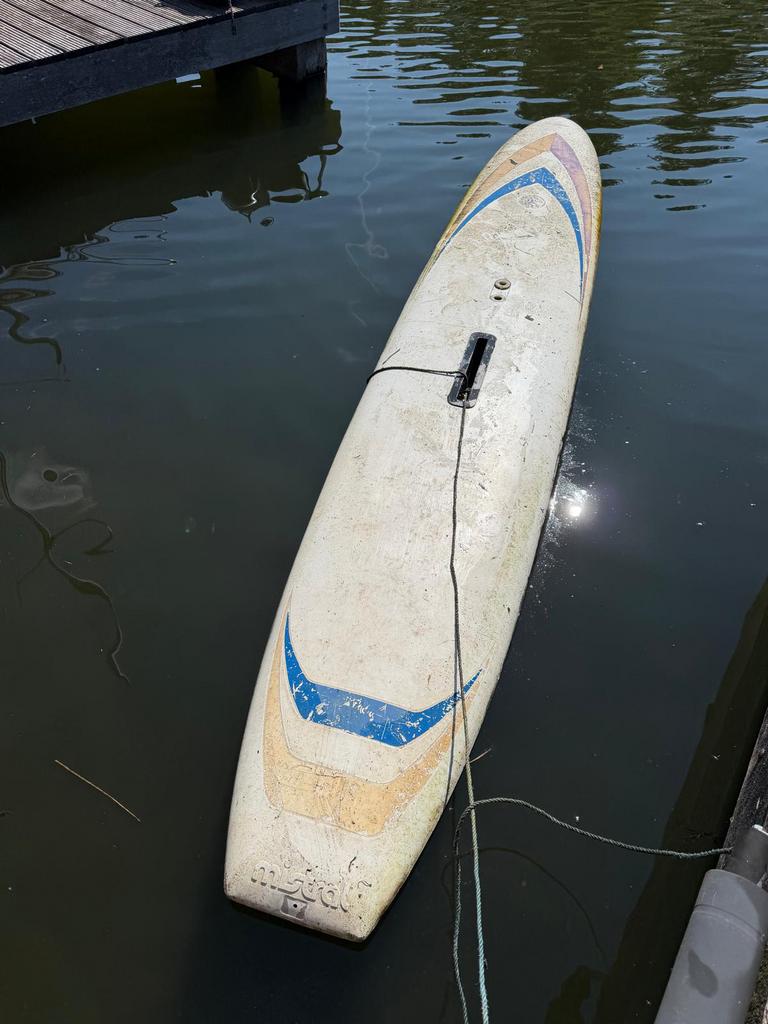GRATIS: Mistral windsurfplank jaren ‘80 / ‘90 | board only, Ophalen, Mistral, Gebruikt, 300 cm of meer