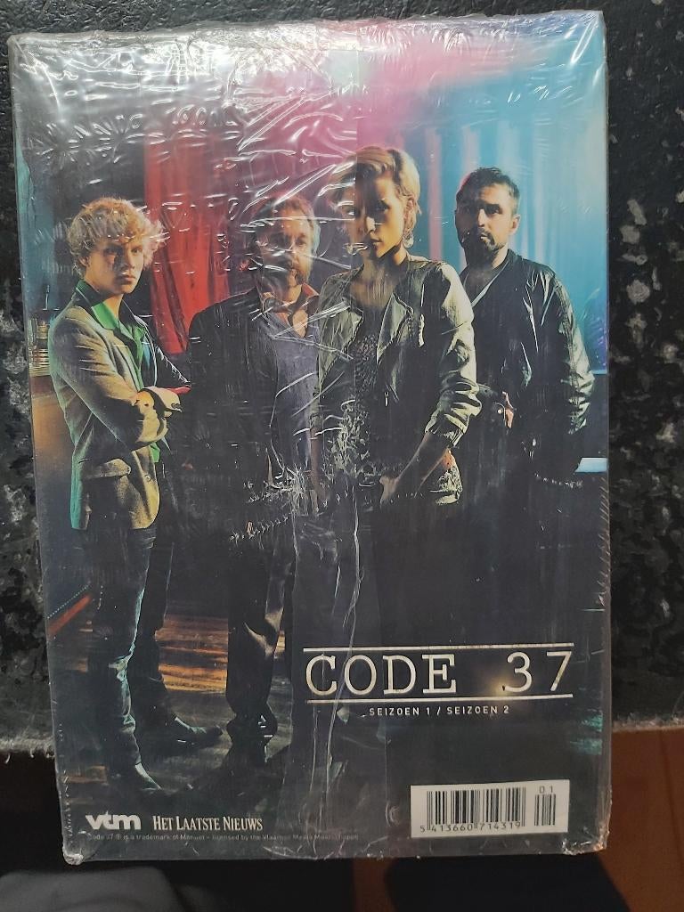 code 37   1   en 2  en het boek  nieuw in folie, Vanaf 9 jaar, Ophalen of Verzenden, Nieuw in verpakking, Drama