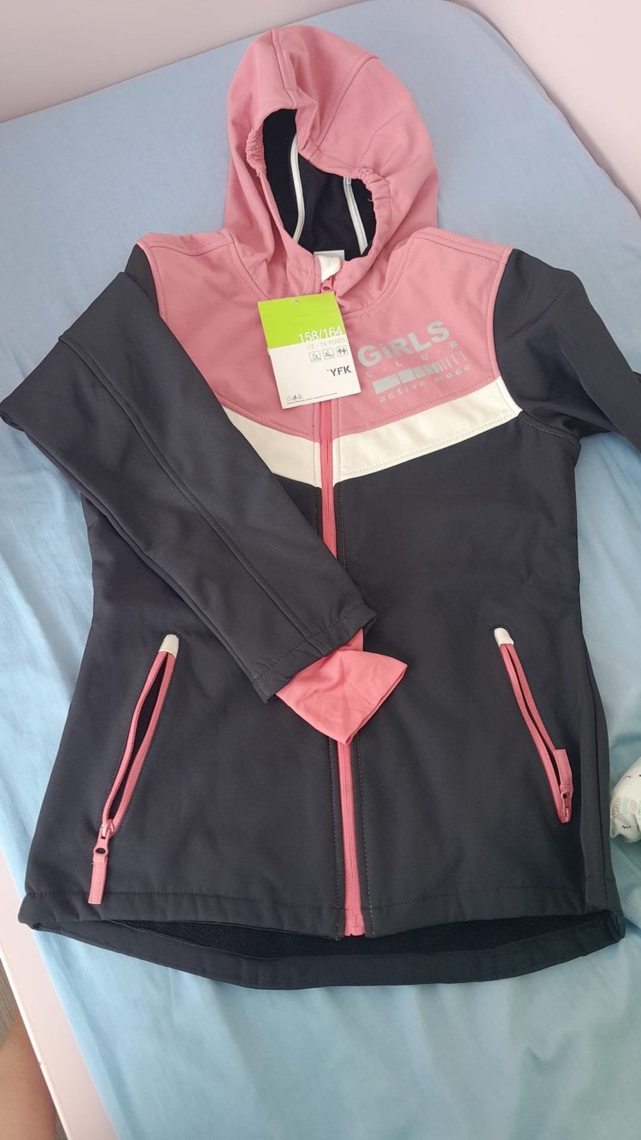 Nieuwe YFK Softshell Jas Meisjes - Maat 158/164, Ophalen, Nieuw, Meisje