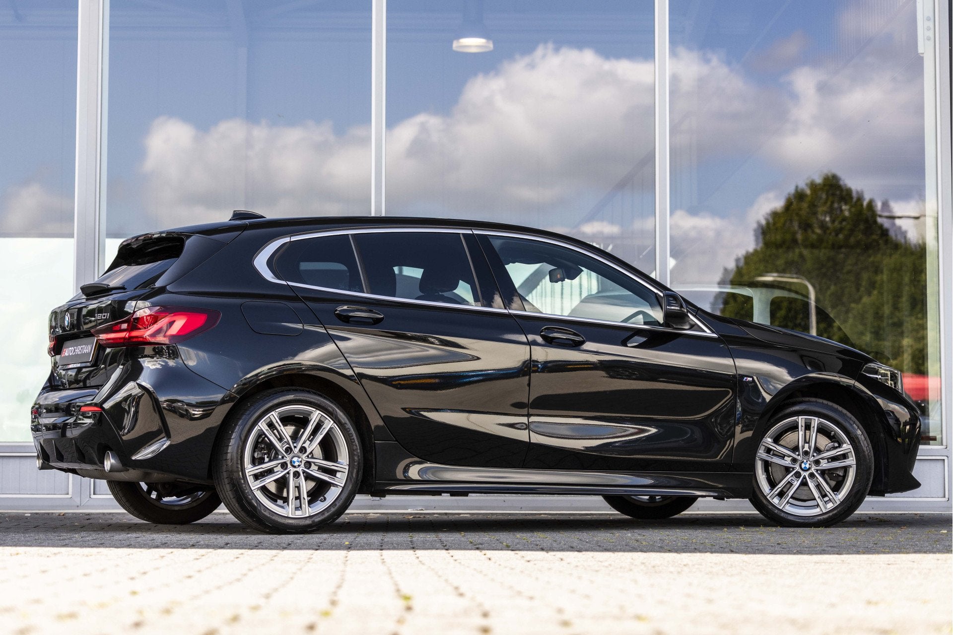BMW 1-serie 120i M-Pakket | NL Auto | LED (bj 2022), Auto's, 730 kg, Gebruikt, 4 cilinders, 179 pk