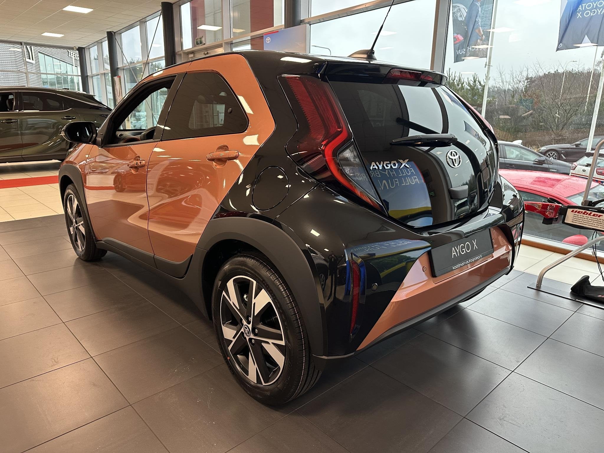 Toyota Aygo X Hybrid 115 pulse € 1500 inruilpremie, Snel l, Auto's, Dealer onderhouden, Stof, Gebruikt, Euro 6
