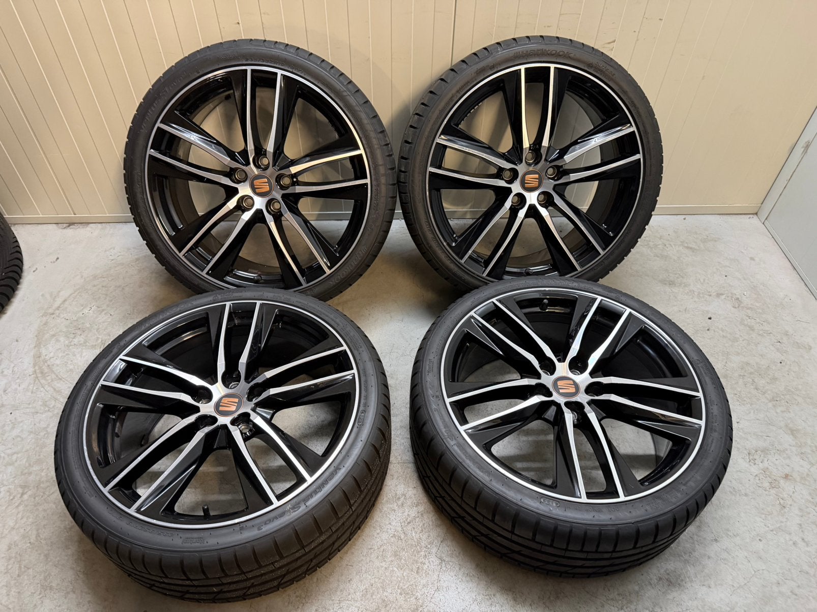 Originele Seat Leon Cupra FR 5F 19 inch Hankook zomer 2023, SEAT, Gebruikt, Banden en Velgen, 235 mm