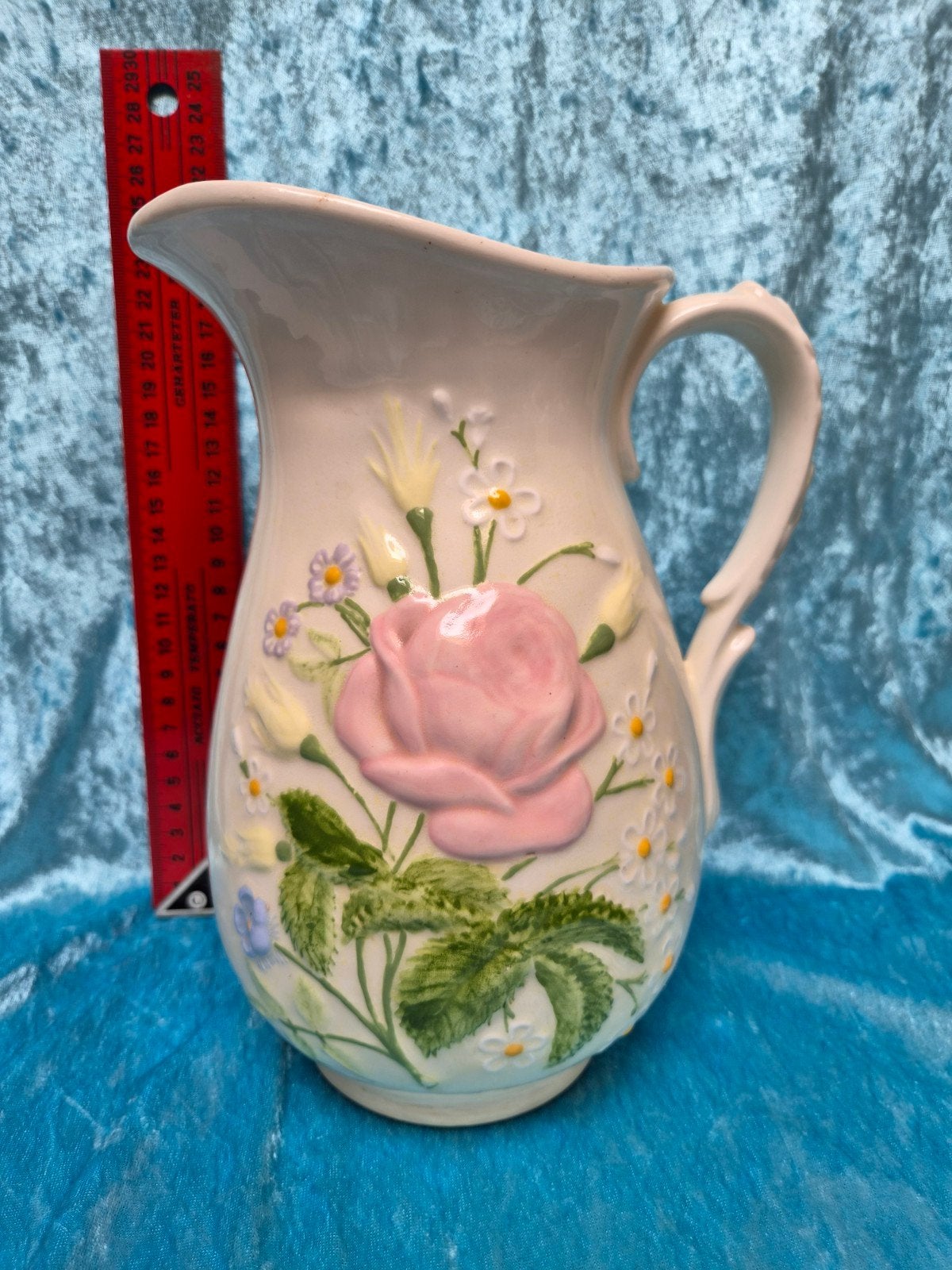 Vintage keramische kan met rozen en bloemen reliëf, Antiek en Kunst, Ophalen of Verzenden