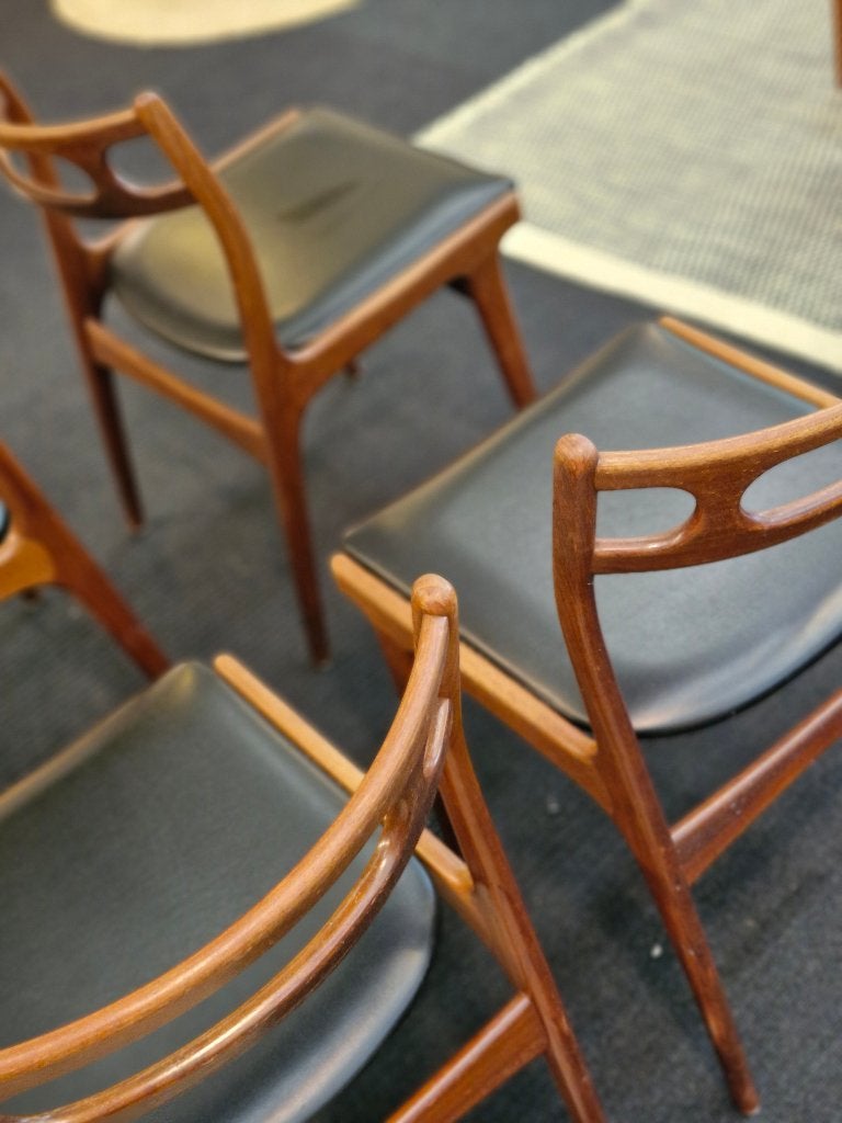 Foto 2 van Vintage Deens design eetkamerstoelen (4) Andersen Uldum