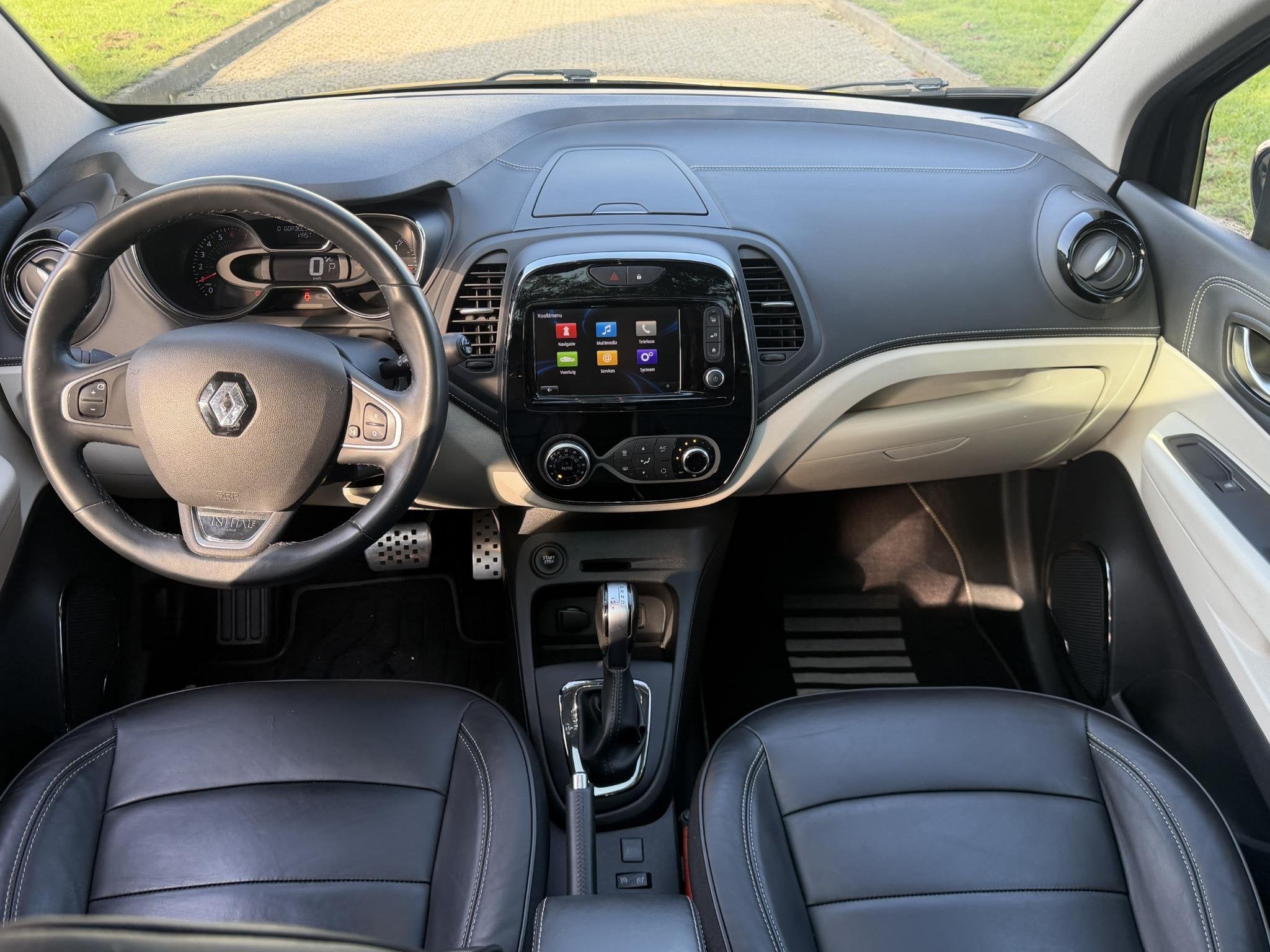 Renault Captur 1.3 TCe Initiale Paris / Lederen bekleding /, Auto's, Gebruikt, Euro 6, 4 cilinders, 150 pk
