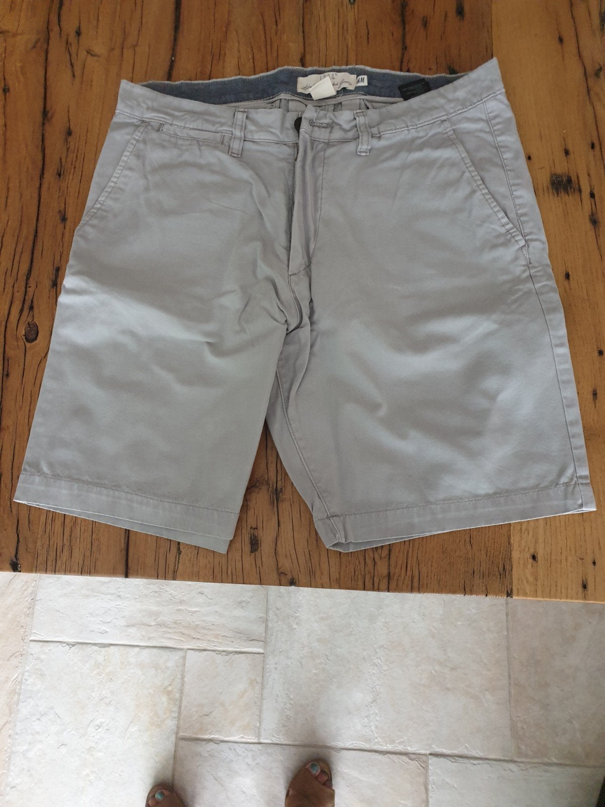 Te koop nieuwe heren bermuda, merk H&M, kleur grijs, maat 31, Kleding | Heren, Broeken en Pantalons, Maat 48/50 (M), Nieuw, Ophalen of Verzenden
