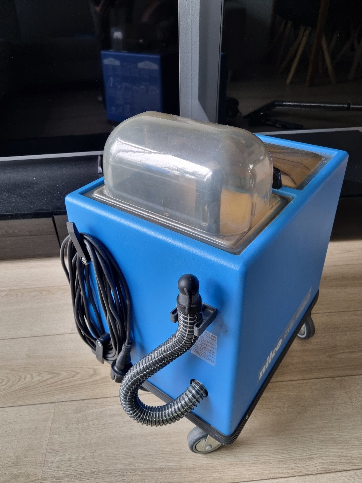 Nilco SE 1500 professionele tapijtreiniger Carpet cleaner, Ophalen of Verzenden, Zo goed als nieuw, Overige typen