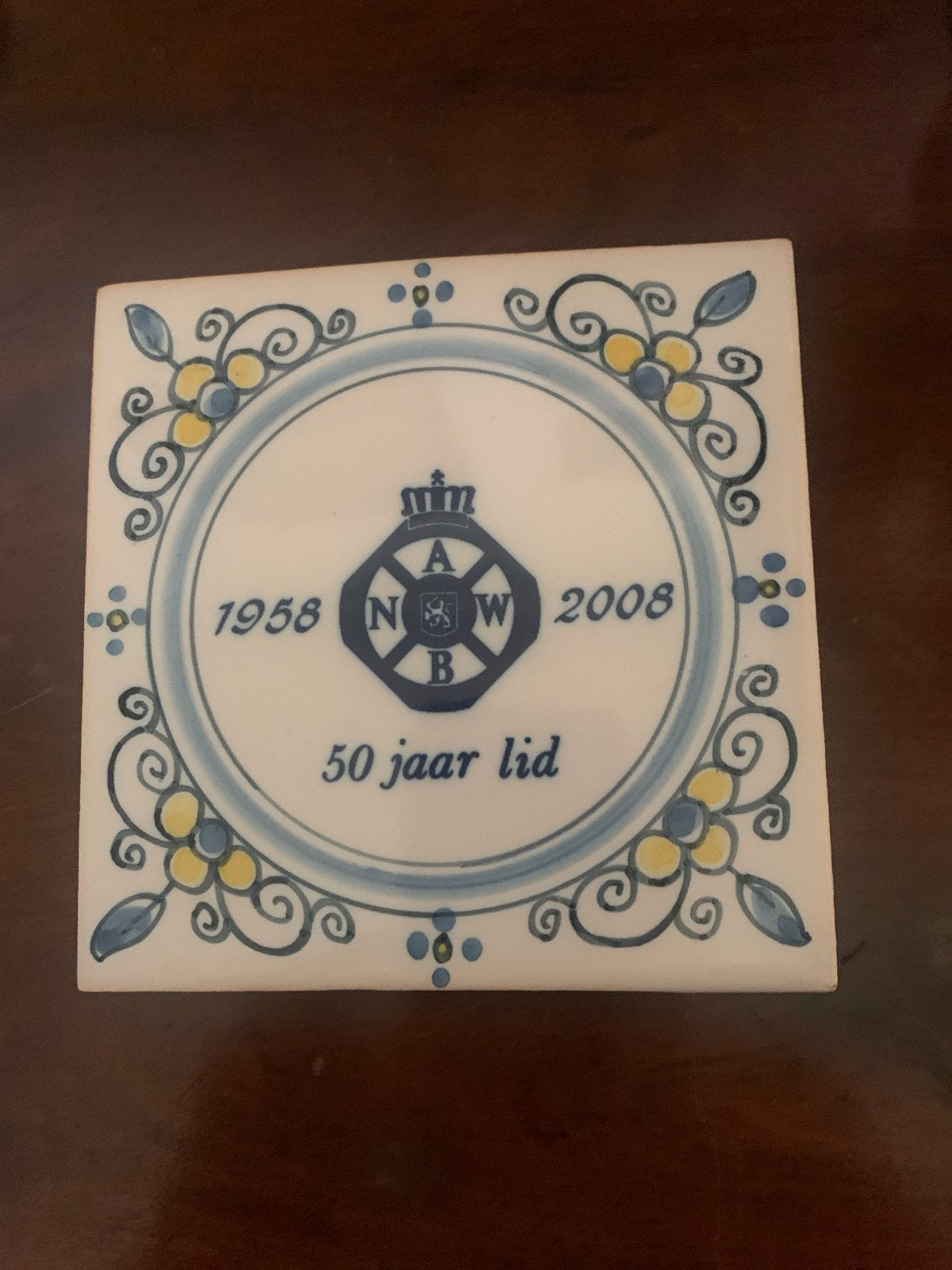 ANWB 50 jaar lid tegel keramiek Delft blauw 13x13 cm, Antiek en Kunst, Antiek | Wandborden en Tegels, Ophalen of Verzenden