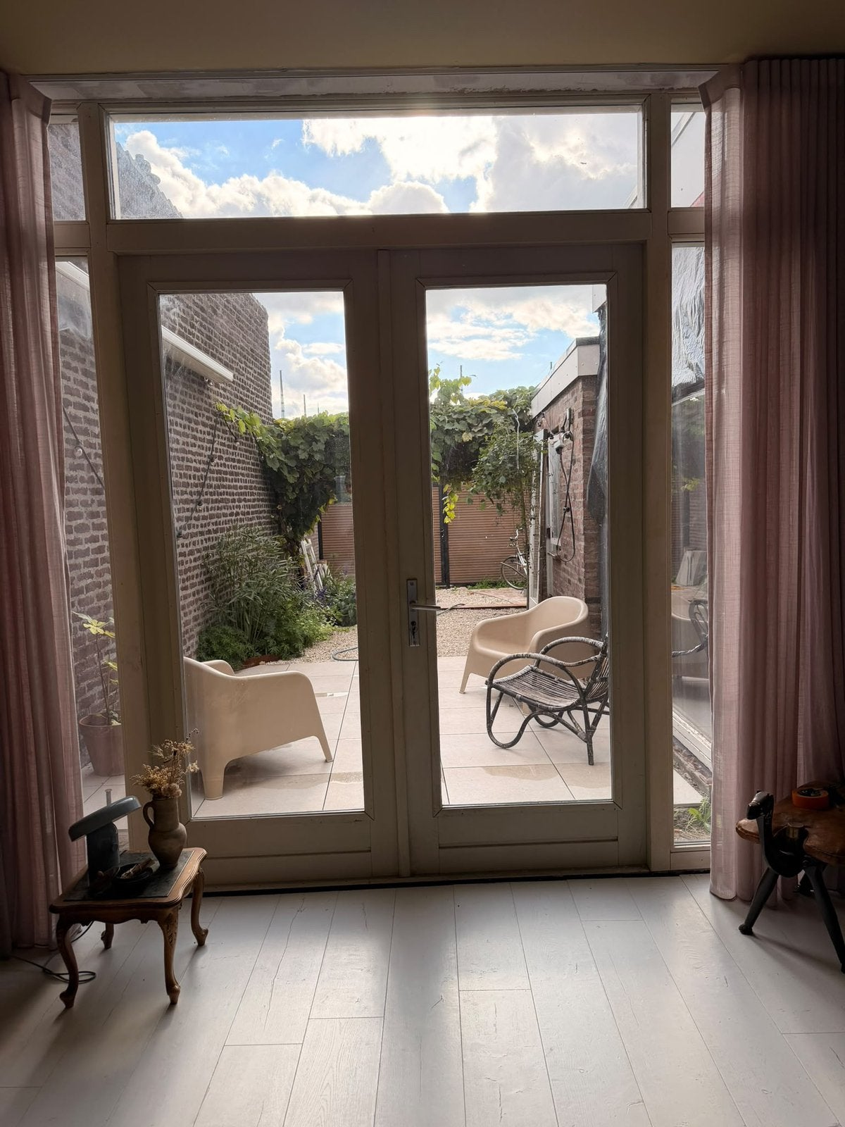 Te koop: een hardhouten pui met deuren en dubbel glas, Ophalen, Deurkozijn, 225 cm of meer, Zo goed als nieuw