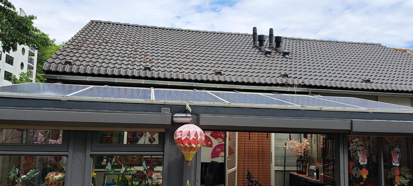 Tekoop  zonnepanelen  6 panelen  2 mastervolt omvormers, Doe-het-zelf en Verbouw, Ophalen, Zwart, Steen of Klei, Dakpannen
