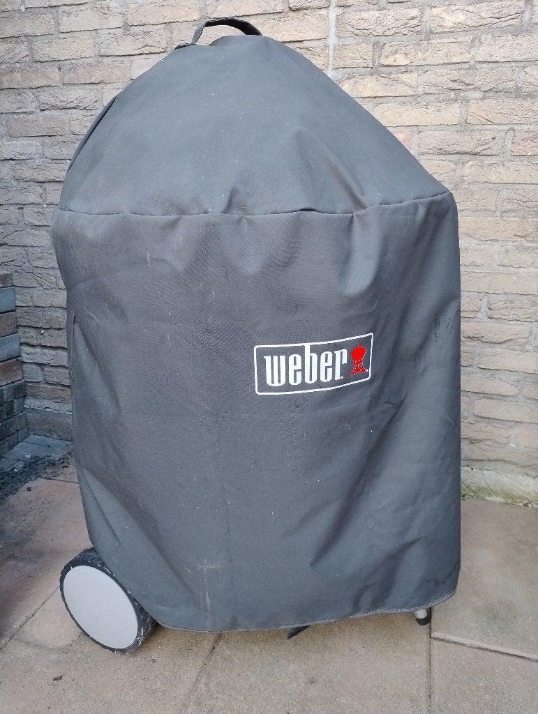 Weber 57cm BBQ met hoes / barbecue, Tuin en Terras, Houtskoolbarbecues, Ophalen, Zo goed als nieuw, Weber, Met accessoires