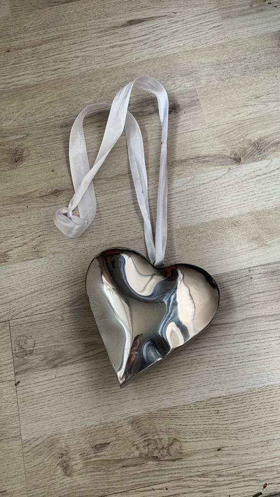 Zilverkleurige decoratie harten met hanglint (2 stuks), Huis en Inrichting, Woonaccessoires | Overige, Ophalen, Zo goed als nieuw