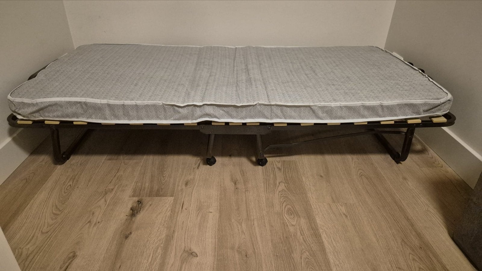 Opvouwbaar logeerbed met matras en hoes, Eenpersoons, Zwart, 80 cm, Metaal