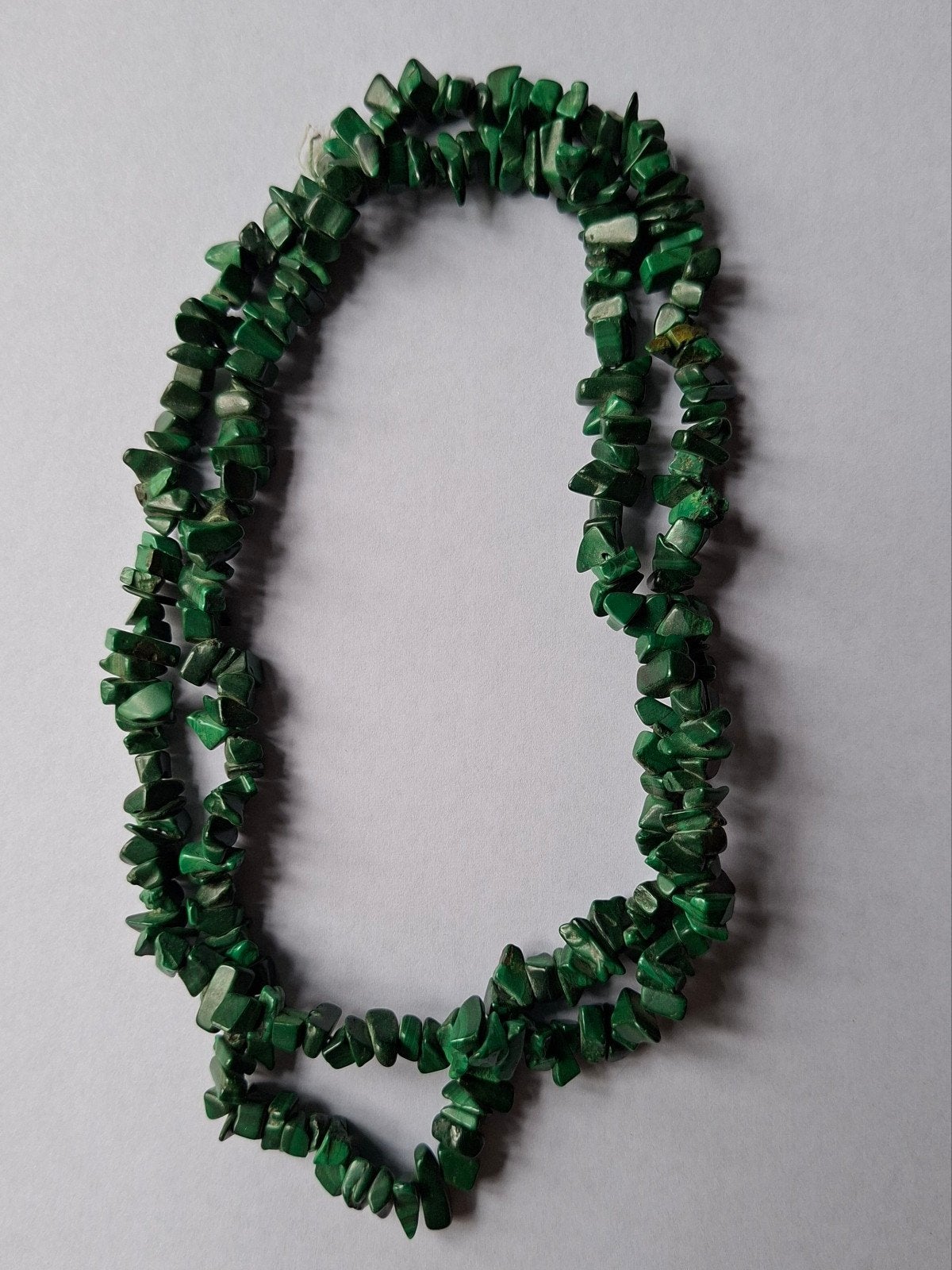 Ketting van stukjes malachiet, Sieraden, Tassen en Uiterlijk, Kettingen, Verzenden, Zo goed als nieuw, Groen, Steen of Mineraal