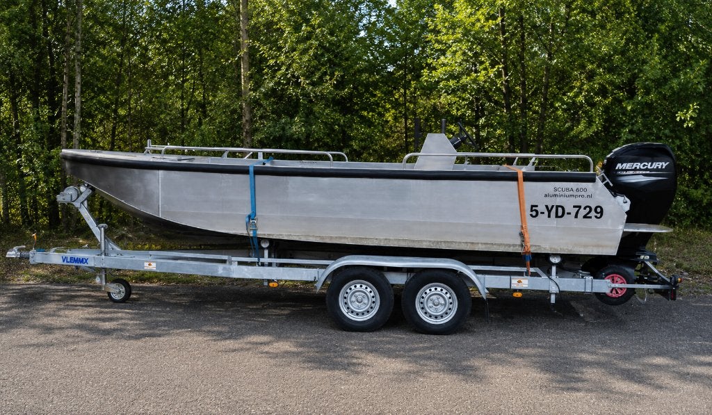 Mooie aluminium Scuba 600 met 60PK en trailer, Watersport en Boten, Motorboten en Motorjachten, Buitenboordmotor, Aluminium, Zonnedek