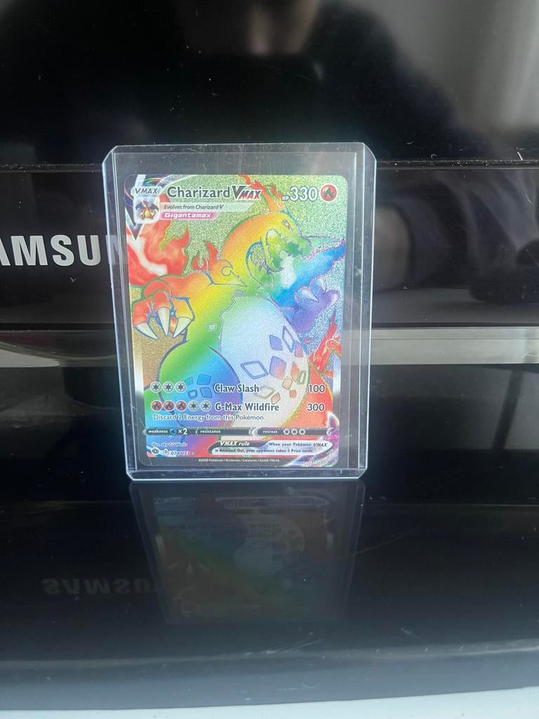 Charizard Vmax Rainbow, Ophalen of Verzenden, Zo goed als nieuw, Landkaarten