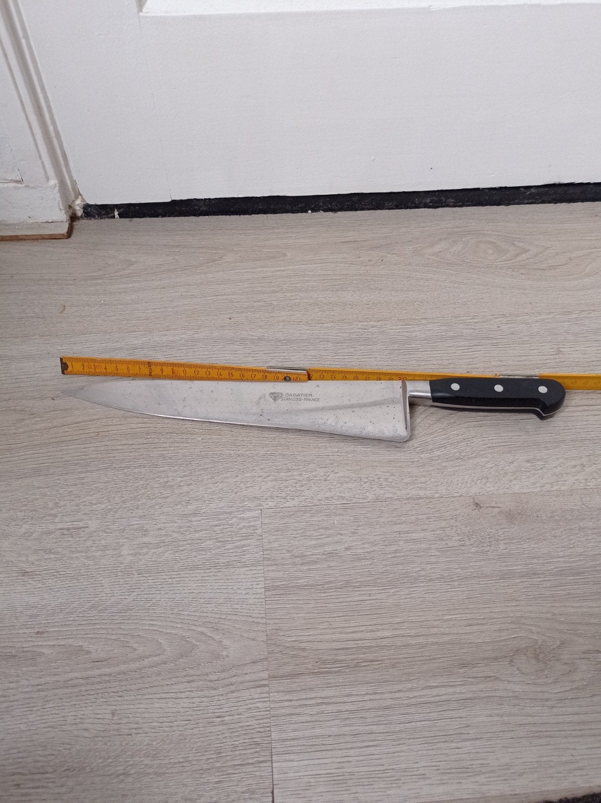 Groot Sabatier mes Stainless France
Totaal 43 cm
Mes, Ophalen of Verzenden, Rvs of Chroom