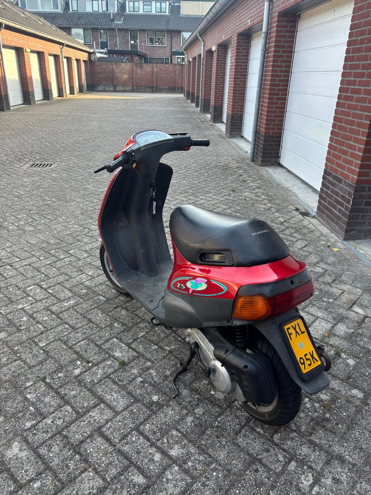 Piaggio Zip 25km/u scooter - Rood 70 cc, Ophalen, Tweetakt, Gebruikt, Maximaal 45 km/u