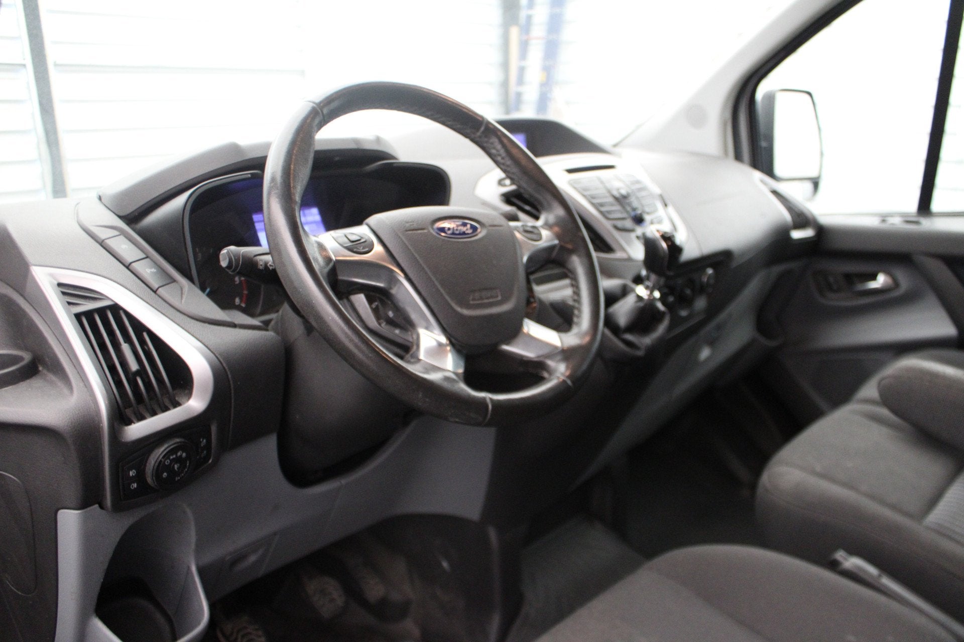 Foto 10 van Ford Transit Custom 270 2.2 TDCI L1H1 Trend camera, navi, ai
